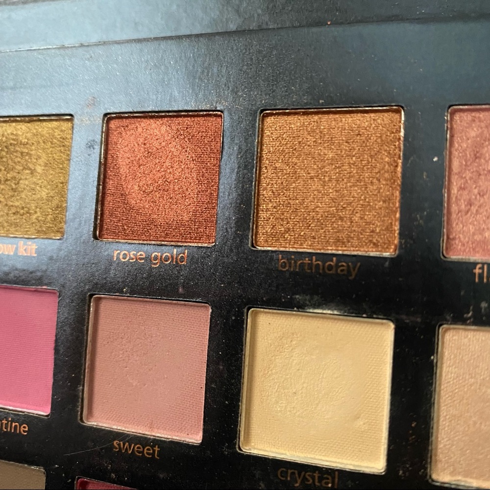 FREE WITH PURCHASE 5/$30 SALE Beauty Glazed palette - Picture 3 of 8